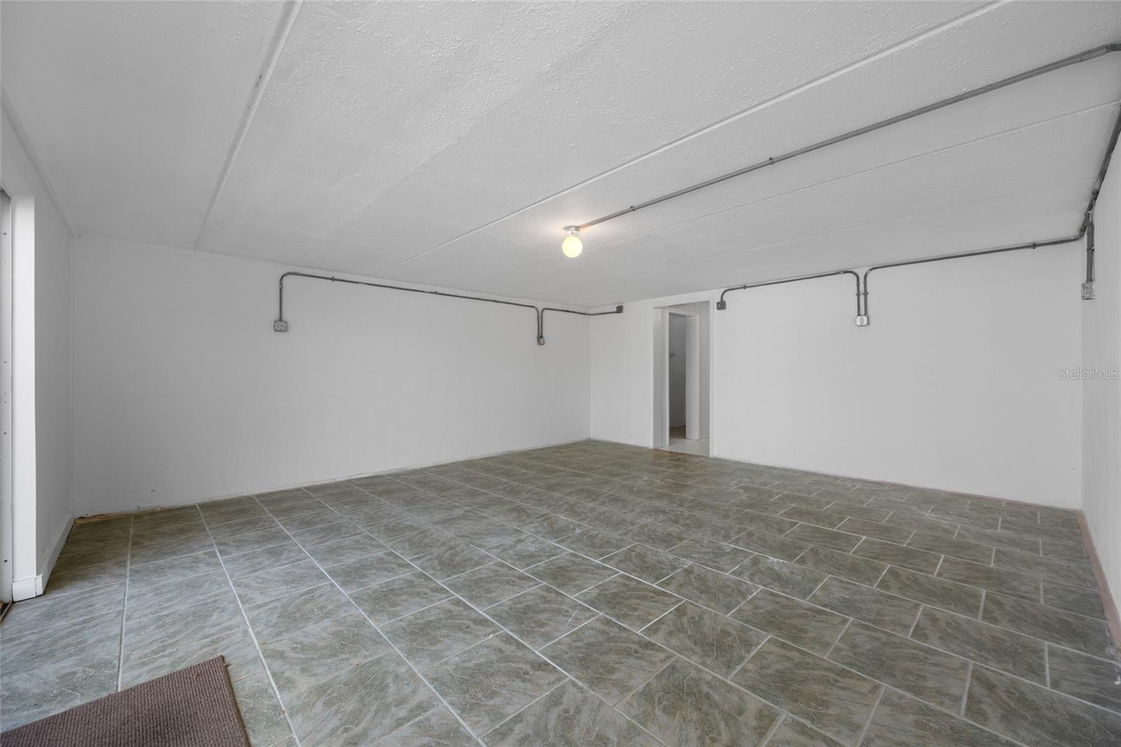 CAPRI LAGOONS CONDO - Residential