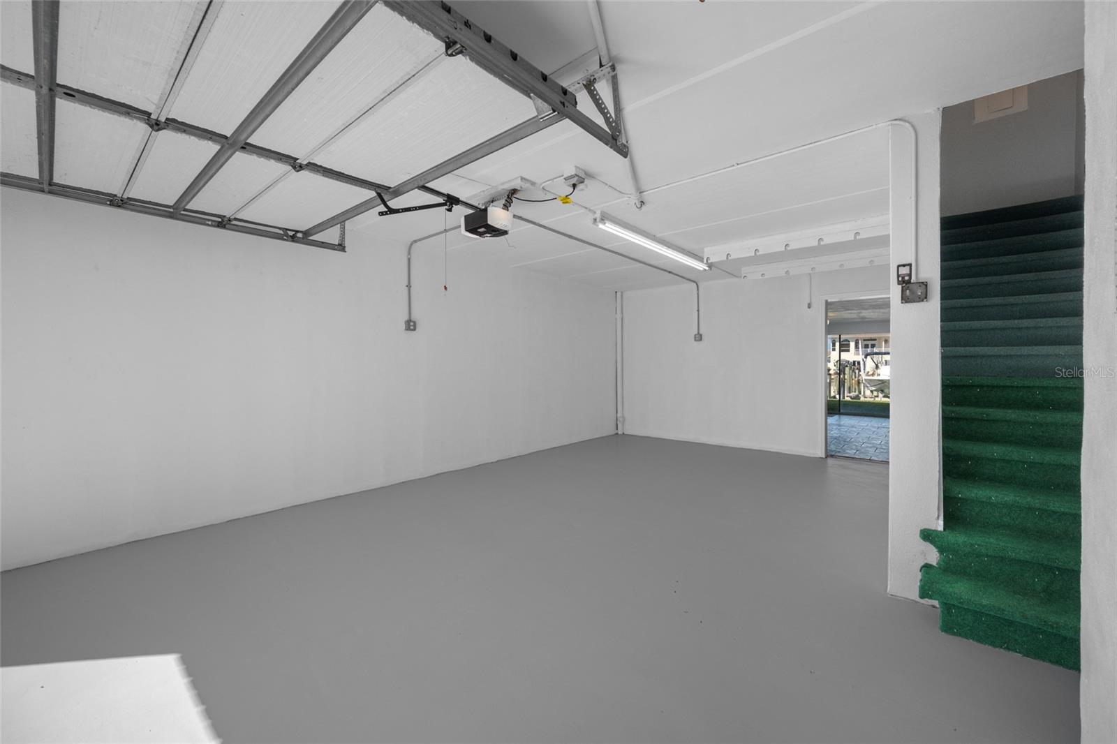 CAPRI LAGOONS CONDO - Residential