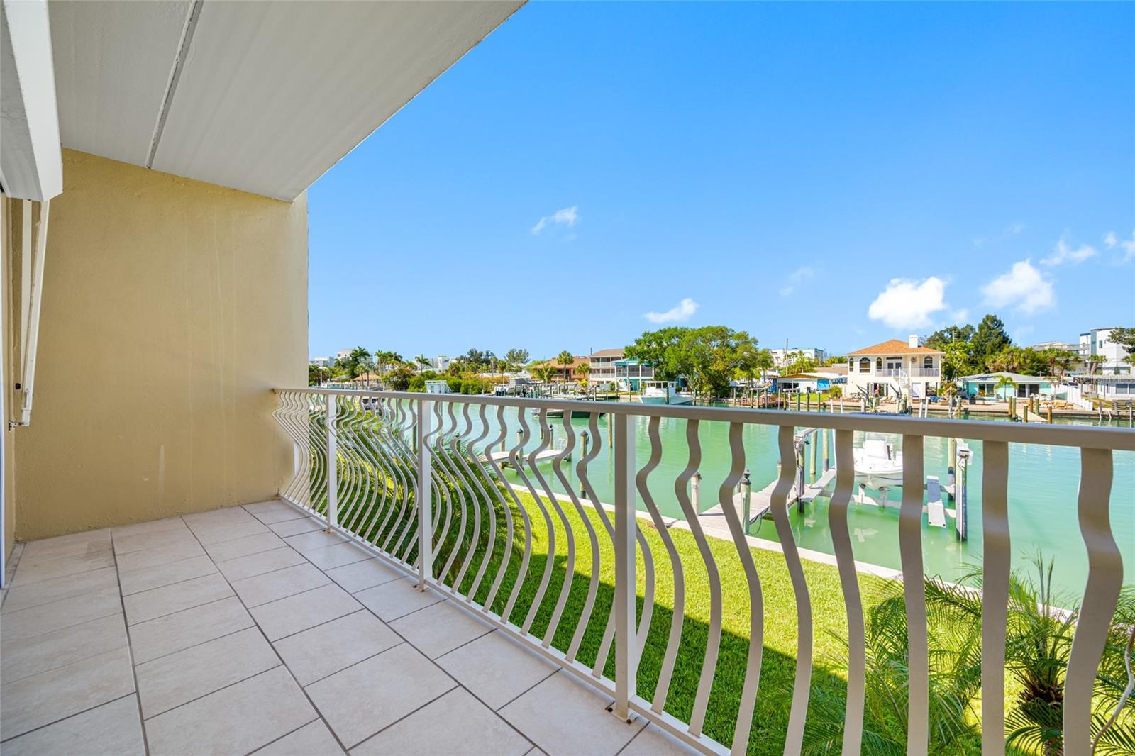 CAPRI LAGOONS CONDO - Residential