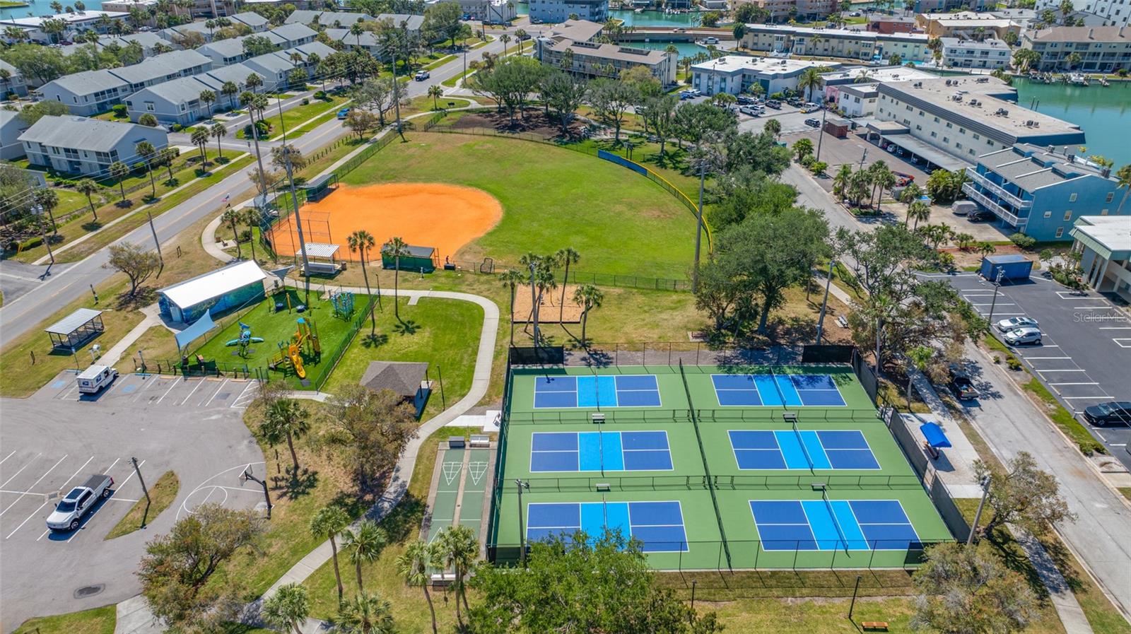 CAPRI LAGOONS CONDO - Residential