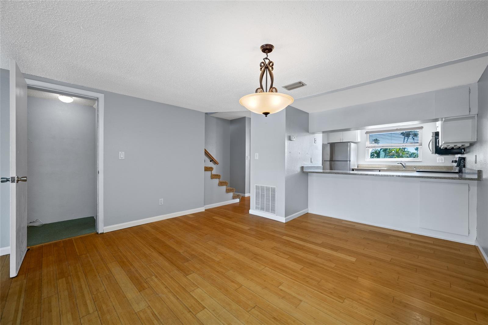 CAPRI LAGOONS CONDO - Residential