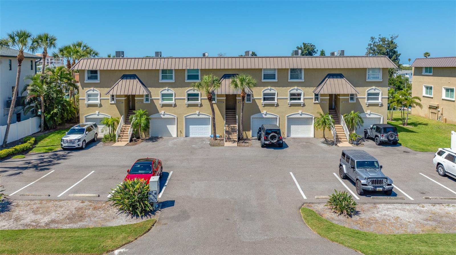 CAPRI LAGOONS CONDO - Residential