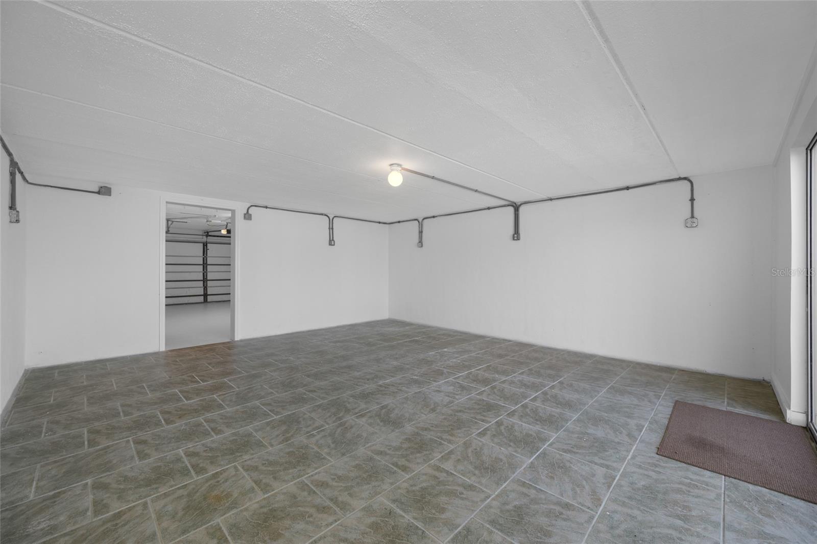 CAPRI LAGOONS CONDO - Residential