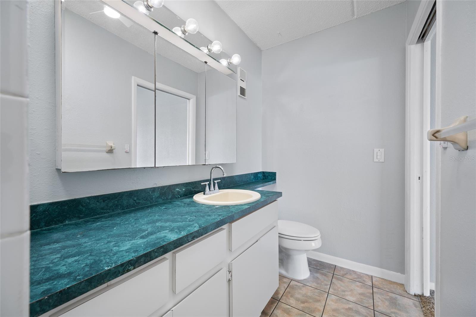 CAPRI LAGOONS CONDO - Residential
