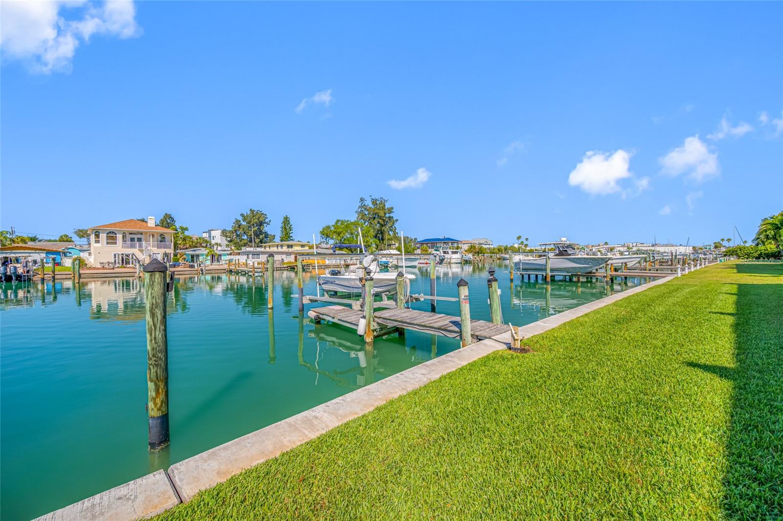 CAPRI LAGOONS CONDO - Residential