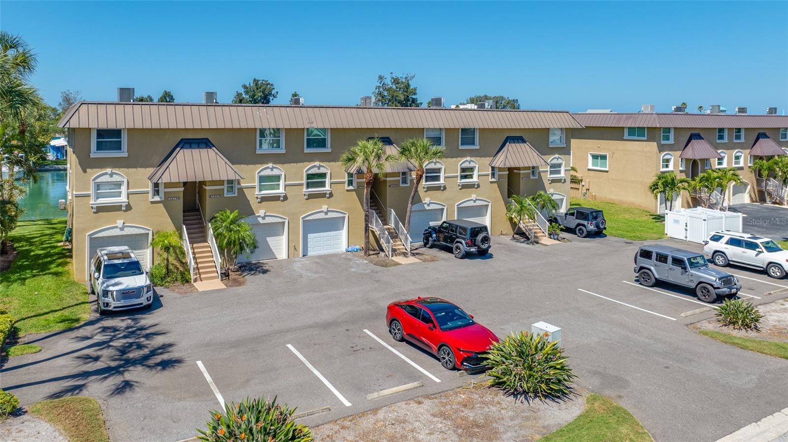 CAPRI LAGOONS CONDO - Residential