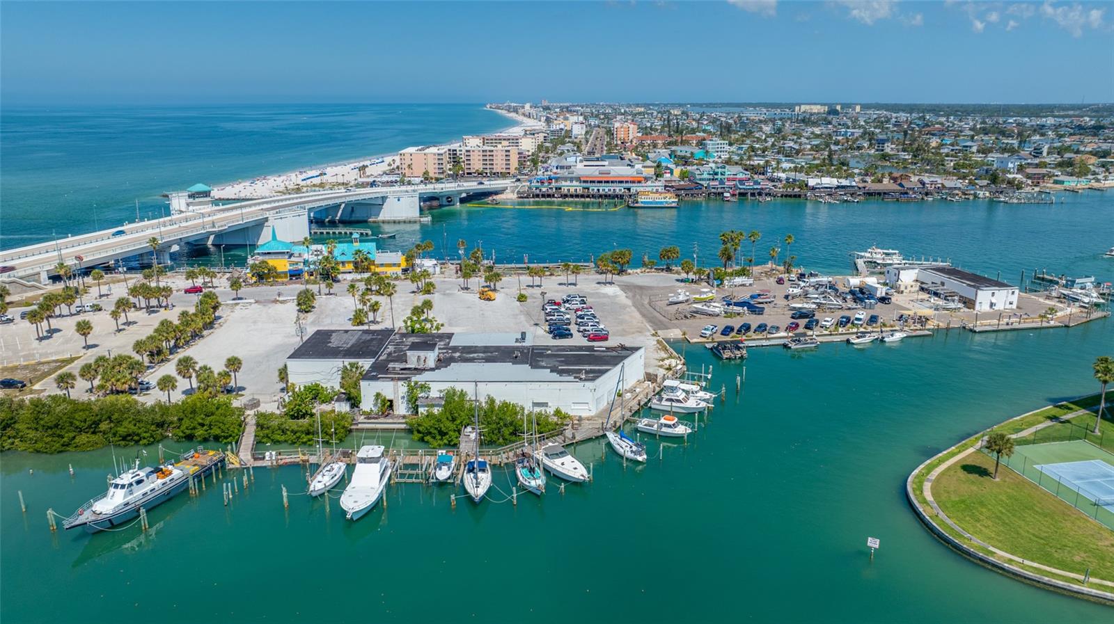 CAPRI LAGOONS CONDO - Residential