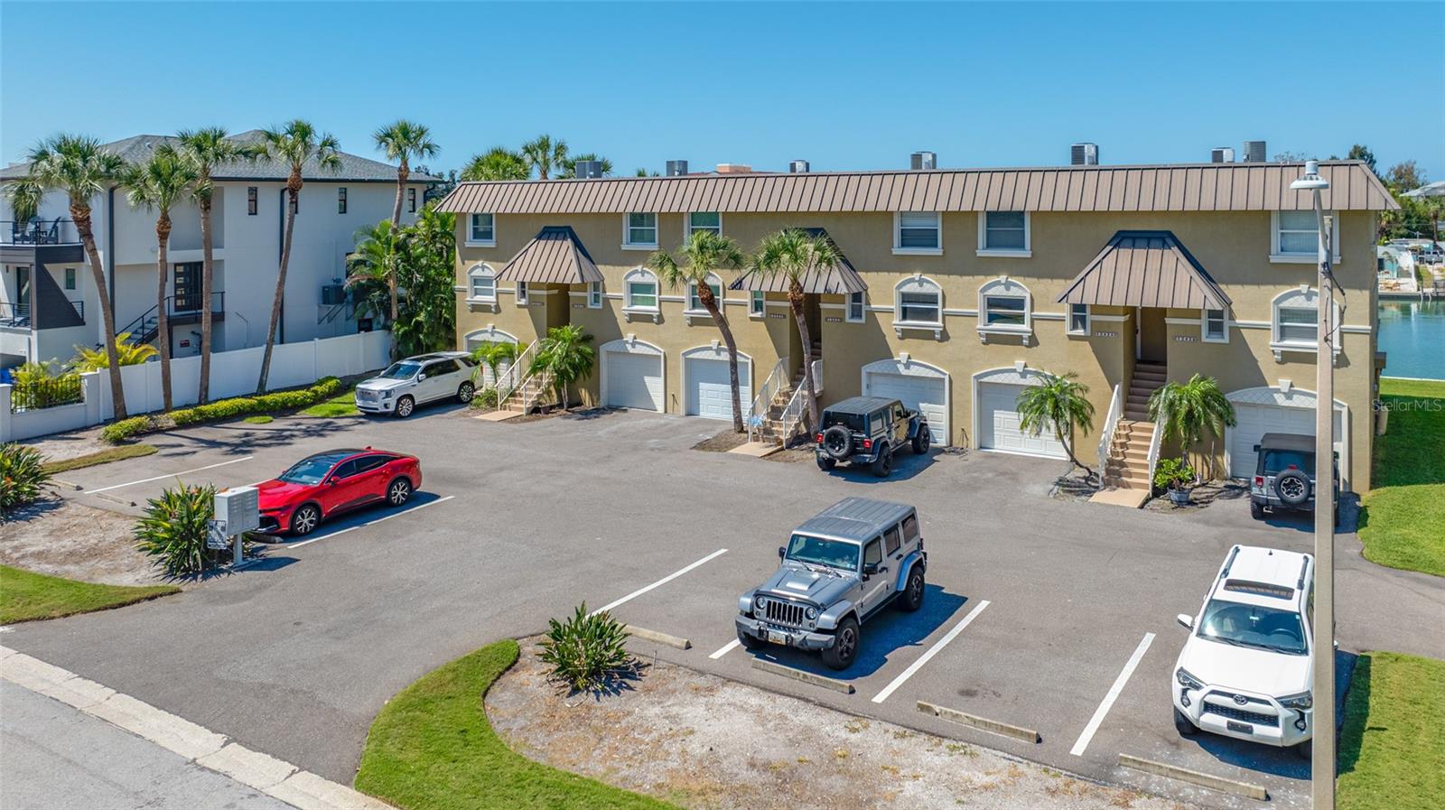CAPRI LAGOONS CONDO - Residential