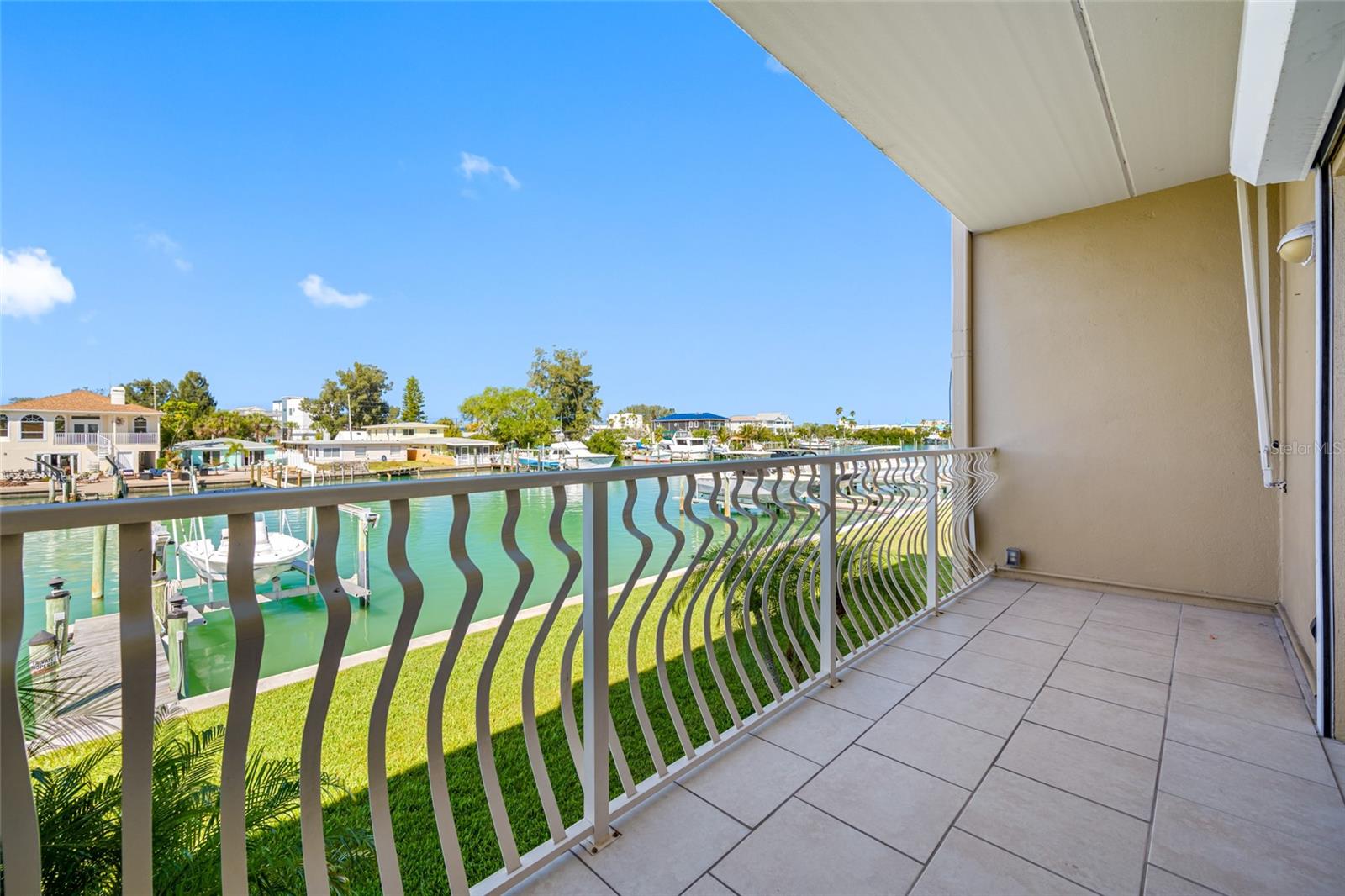 CAPRI LAGOONS CONDO - Residential