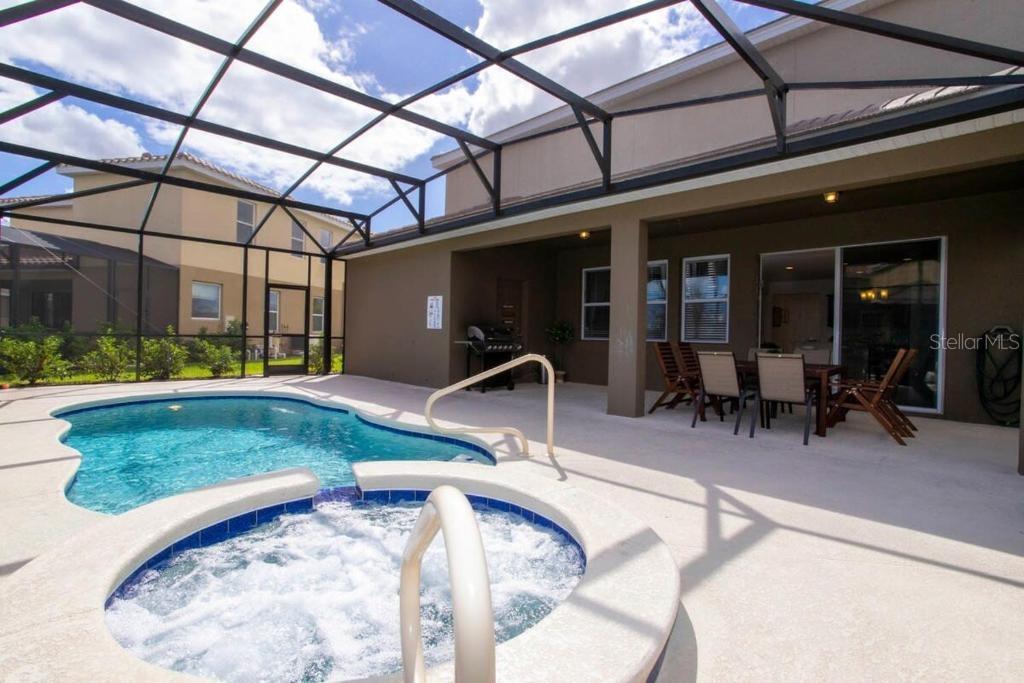 6071 BROAD OAK DRIVE
