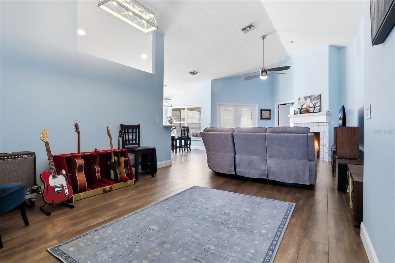 Casas a venda 3 - Jen Dantas 10077 PORTOFINO DRIVE