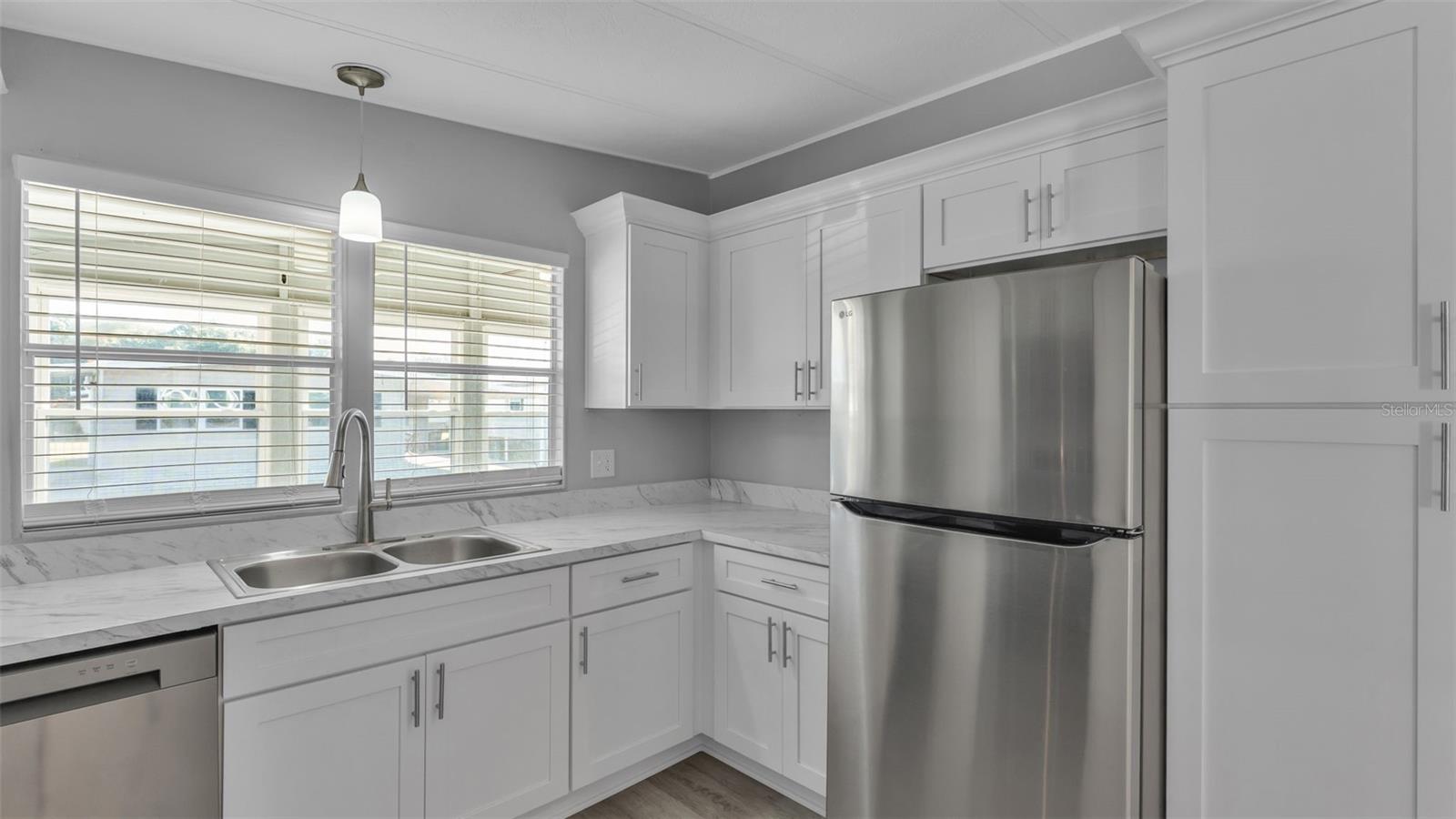 FLORAL LAKES - Residential