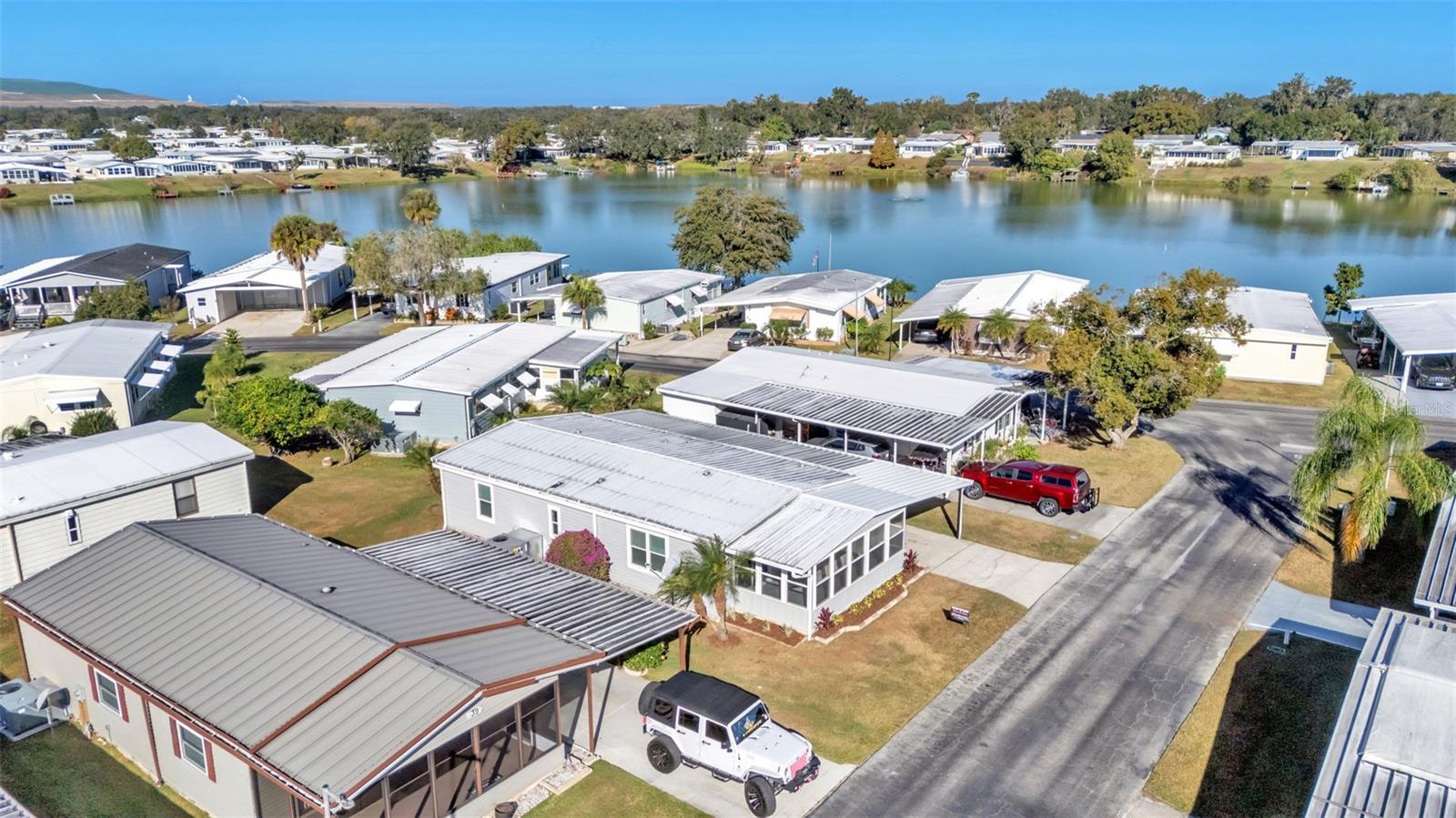 FLORAL LAKES - Residential