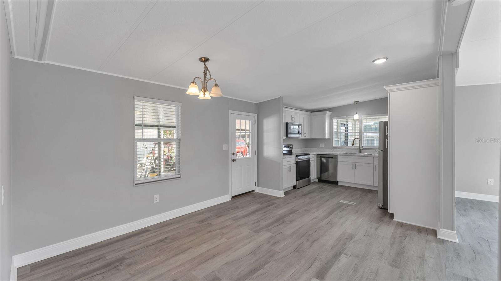 FLORAL LAKES - Residential