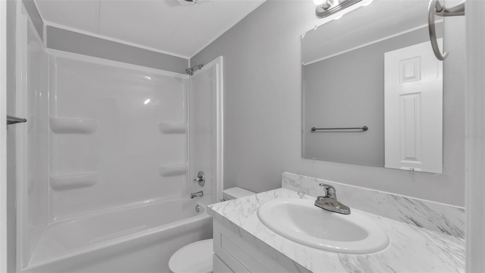 FLORAL LAKES - Residential