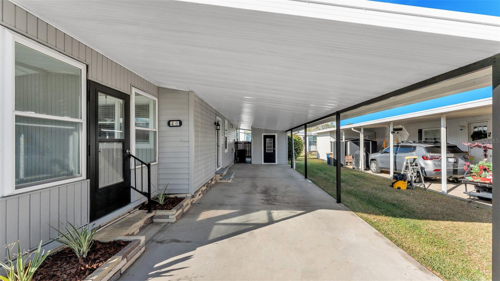 FLORAL LAKES - Residential