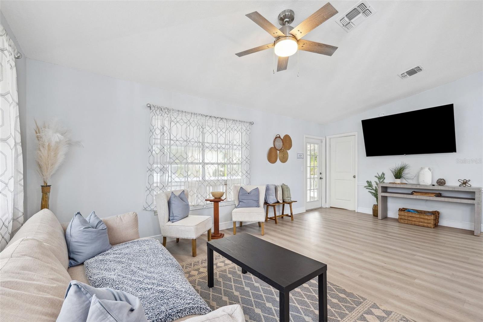 LUANA ISLES 1ST ADD - Residential