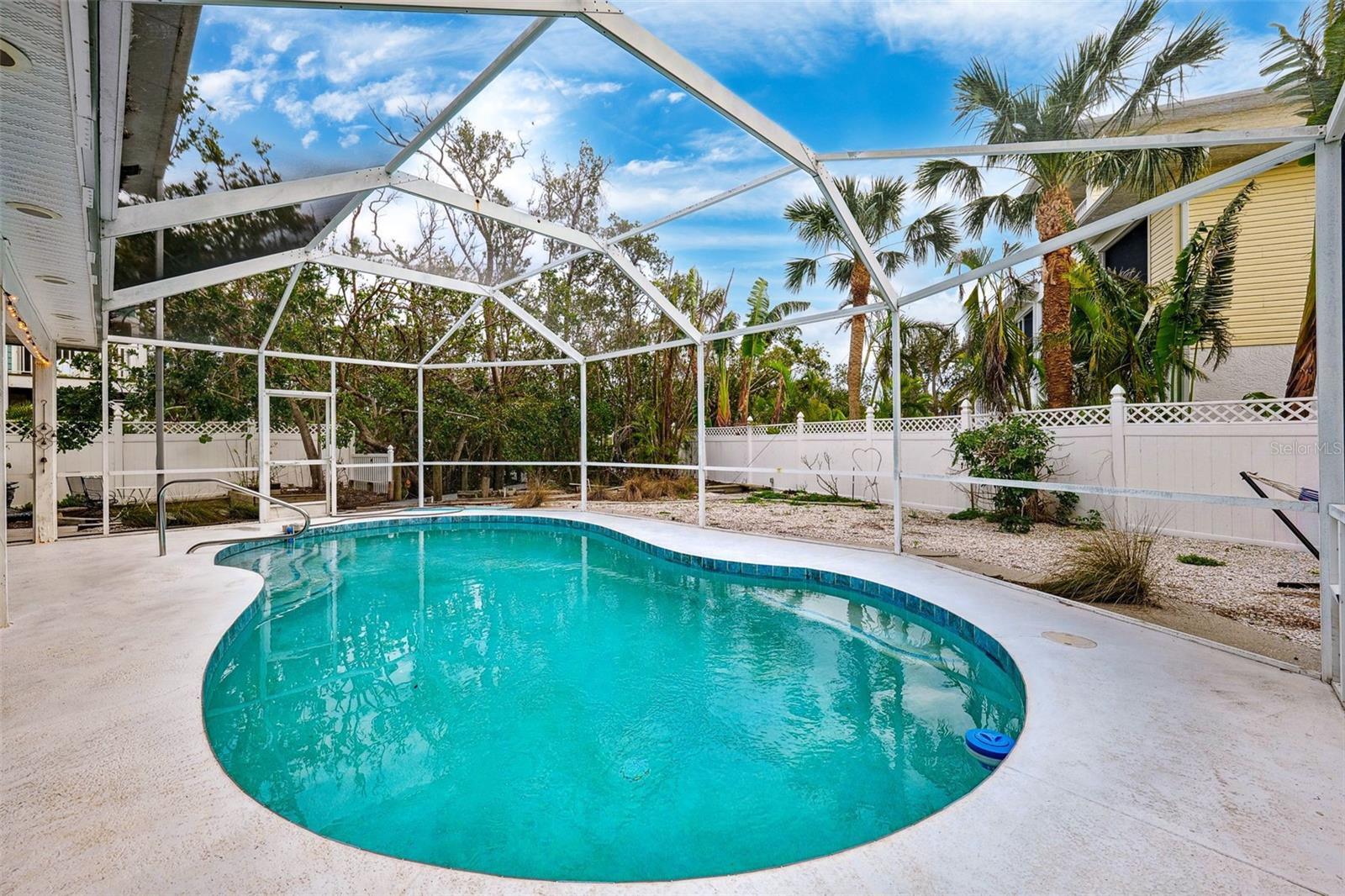 LUANA ISLES 1ST ADD - Residential