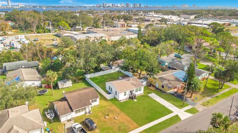 A home in SOUTH DAYTONA