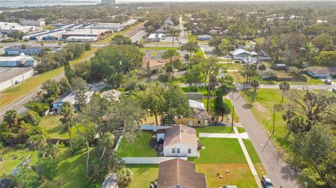 A home in SOUTH DAYTONA