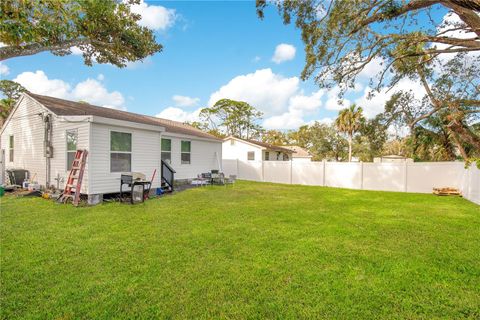 A home in SOUTH DAYTONA