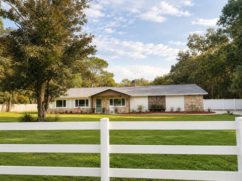 Photo of 17238 Bridlepath Court, Lutz, FL 33558 (MLS # TB8532721)