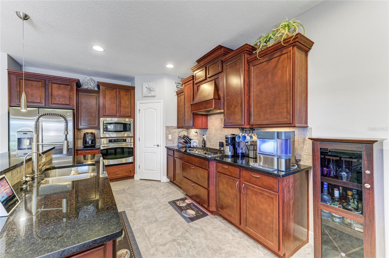 UNIVERSITY GROVES ESTATES RESERVE - Residential