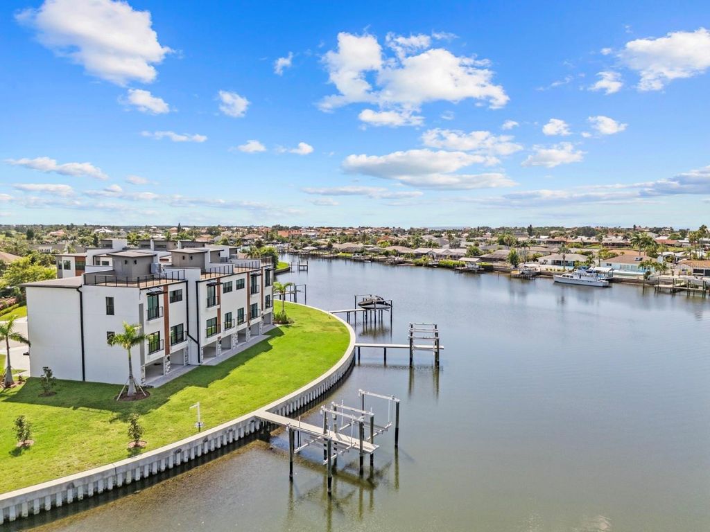 Photo of 775 Gran Kaymen Way, Apollo Beach, FL 33572 (MLS # TB8431126)