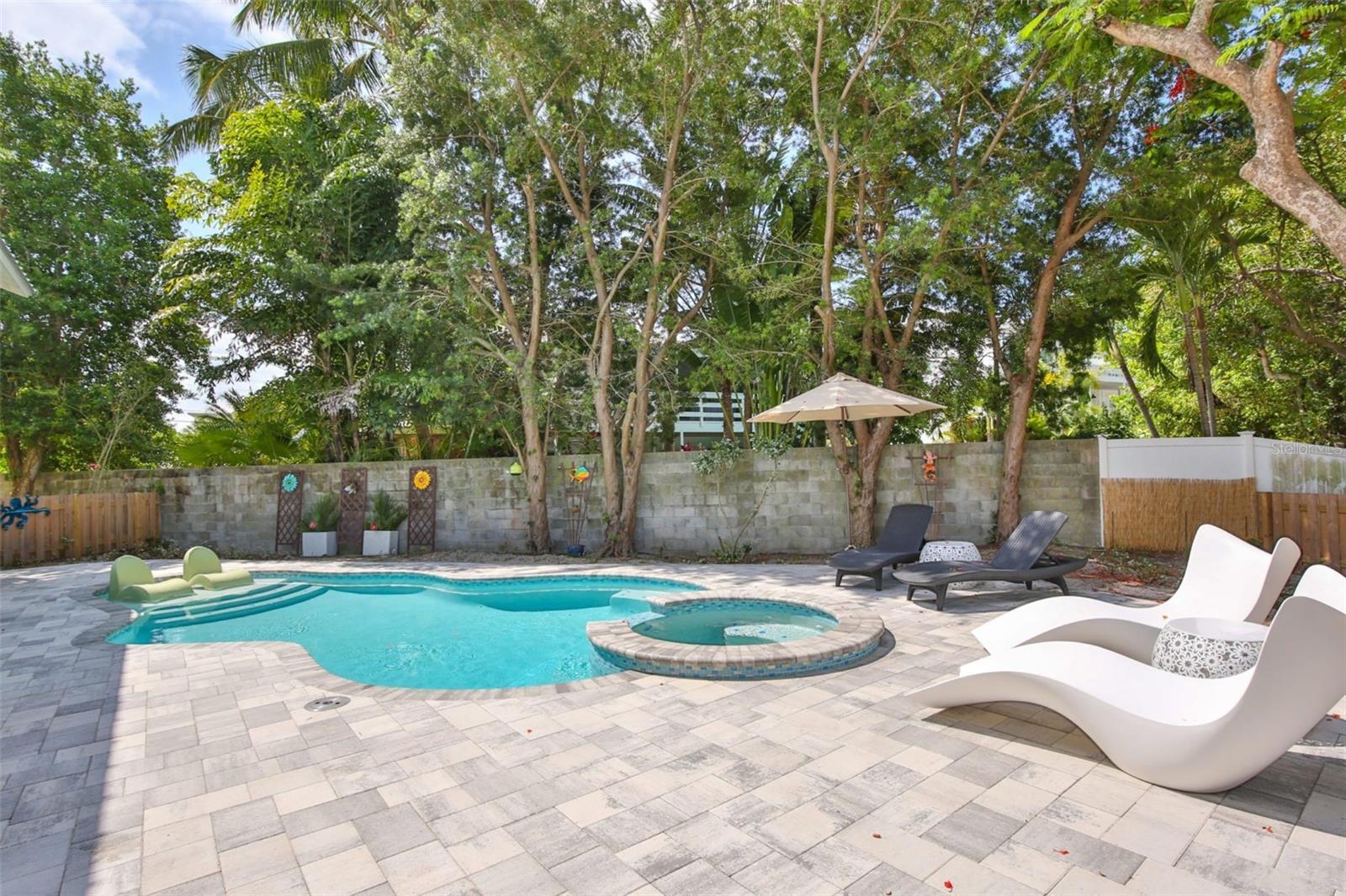 LUANA ISLES - Residential