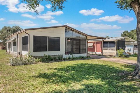 Photo of 28550 Helena Run Drive, Leesburg, FL 34748 (MLS # G5101975)