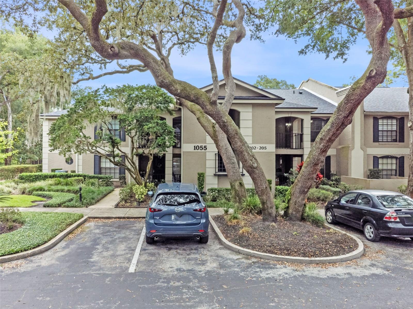 KENSINGTON PARK CONDO - Residential