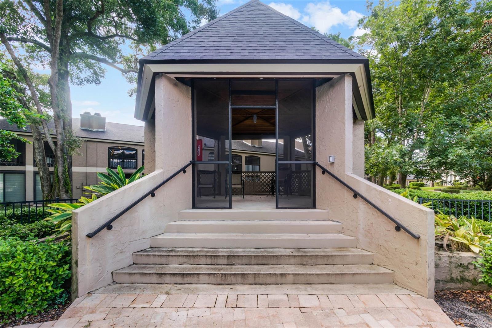 KENSINGTON PARK CONDO - Residential