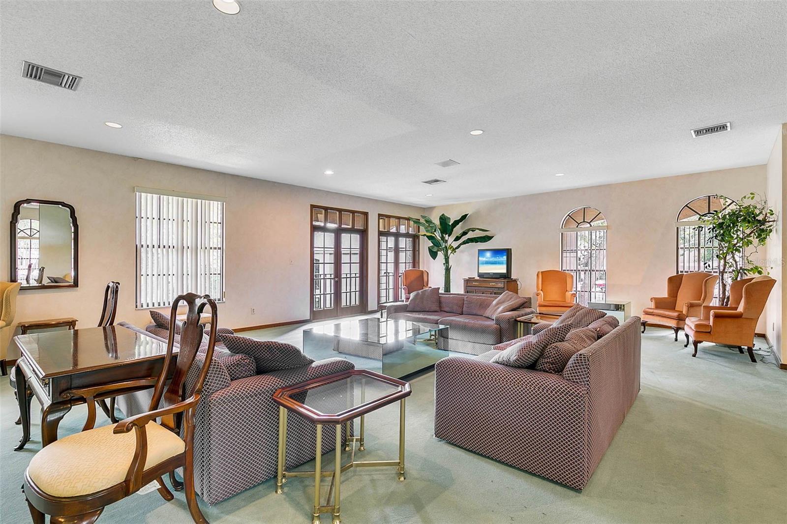 KENSINGTON PARK CONDO - Residential