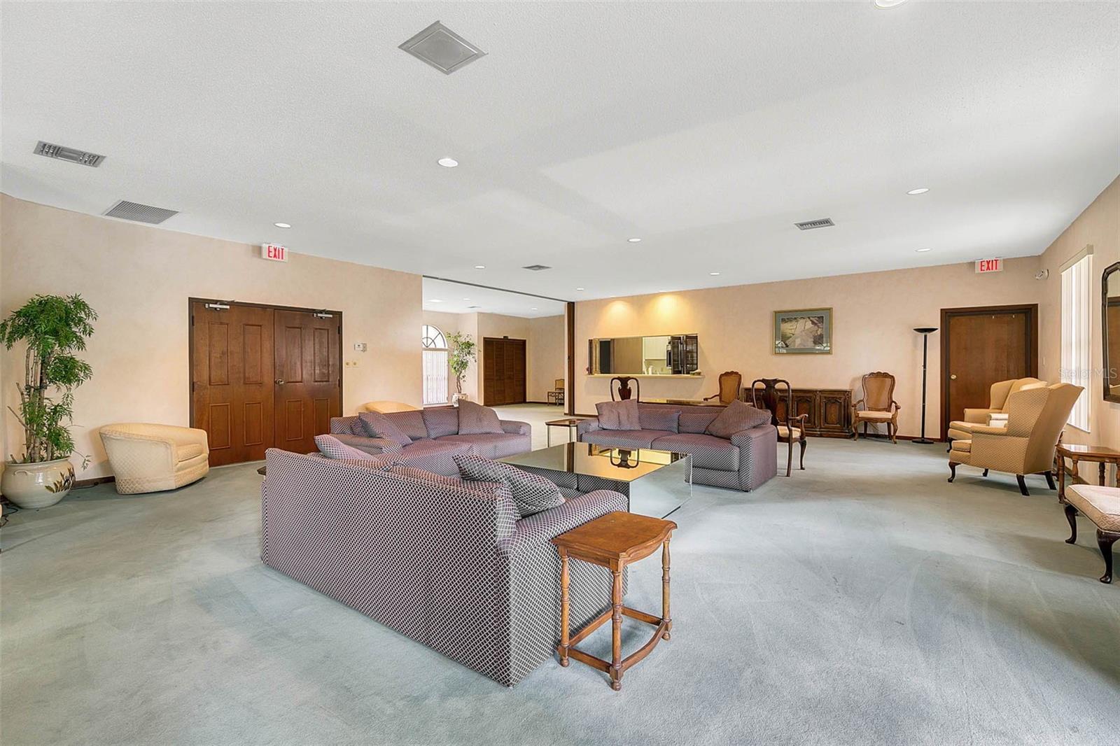 KENSINGTON PARK CONDO - Residential