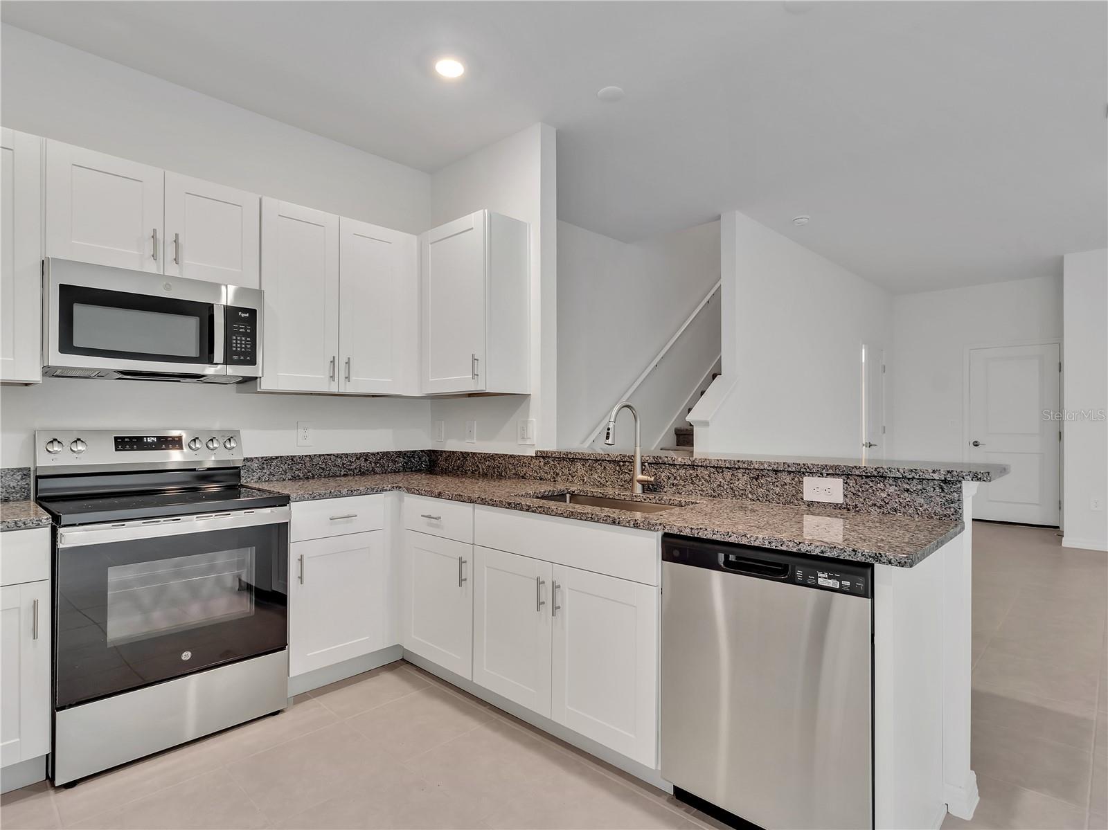 SEAIRE TOWNHOMES - Residential Lease