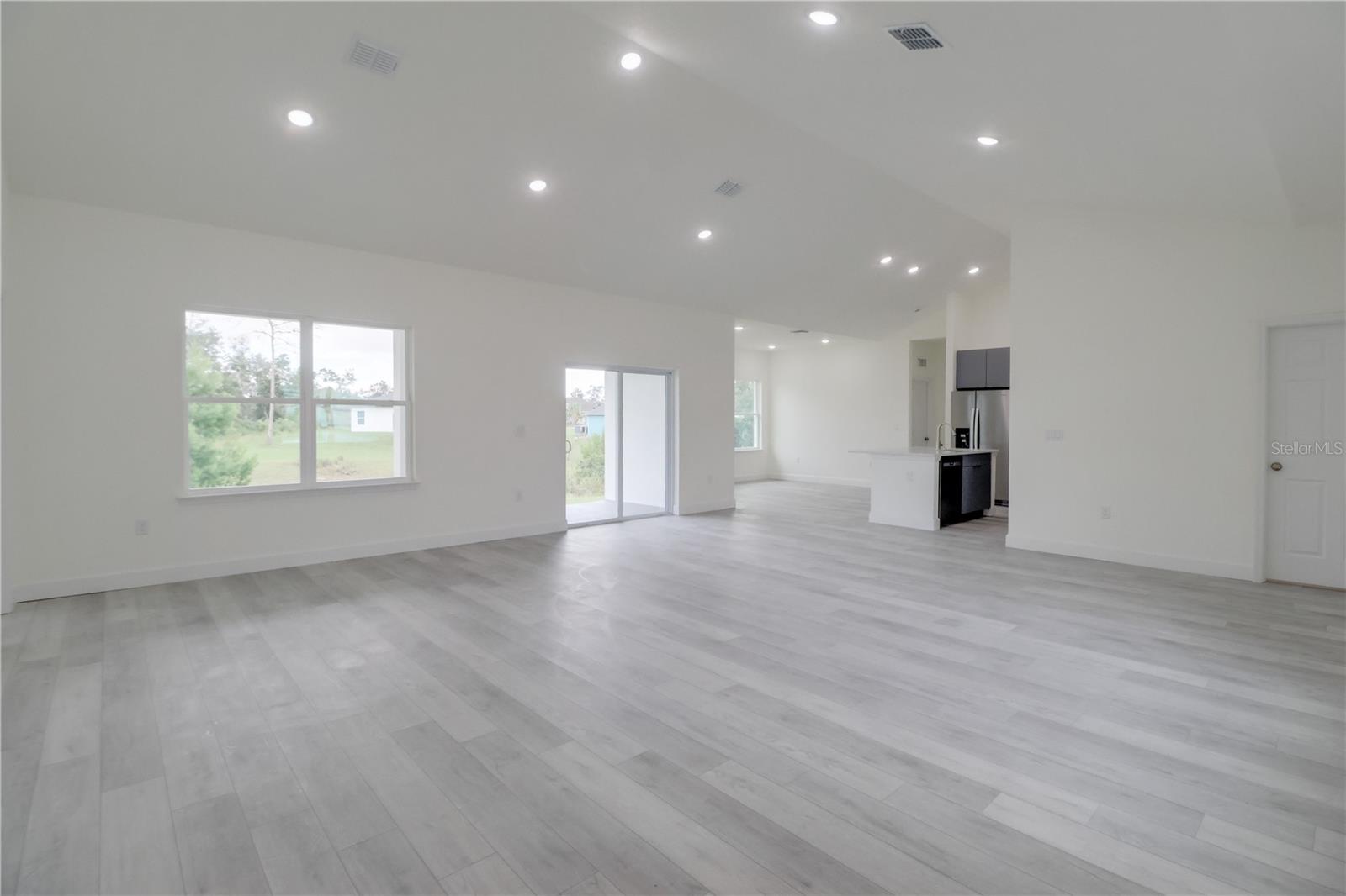 MARION OAKS UN 03 - Residential Lease