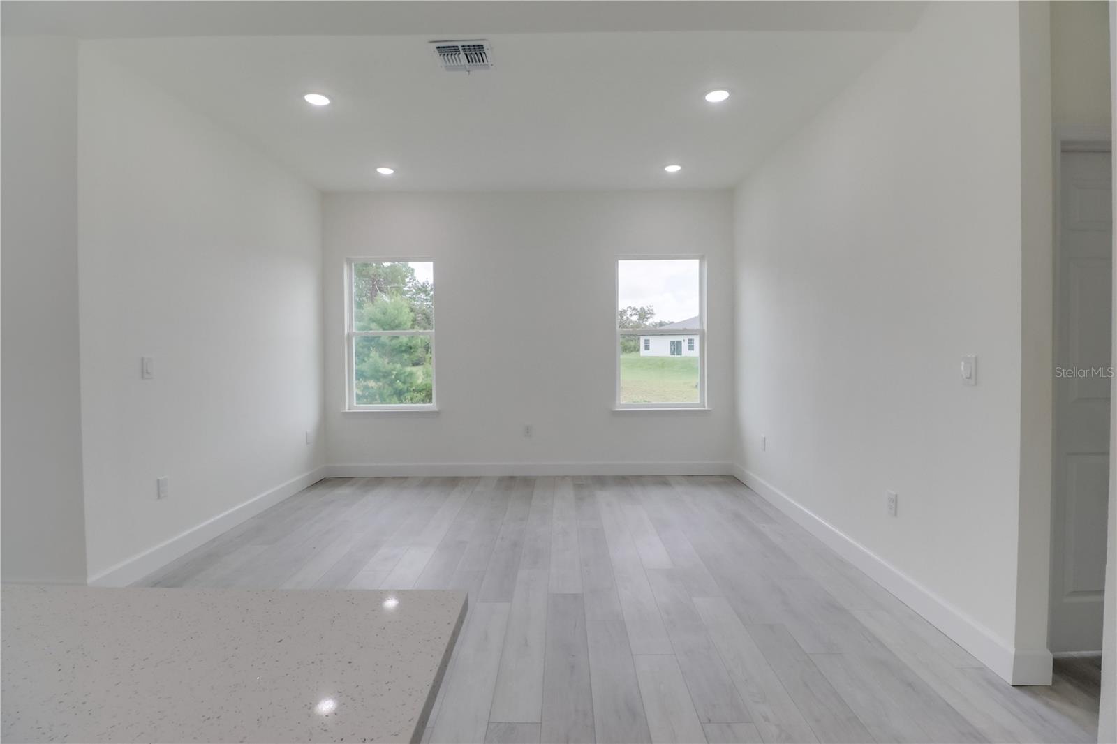 MARION OAKS UN 03 - Residential Lease