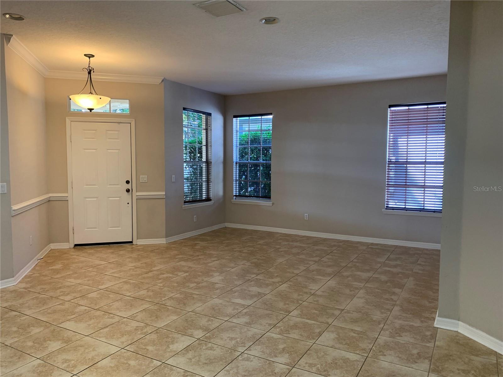 LAKES WINDERMERE PH 01 49 108 - Residential Lease