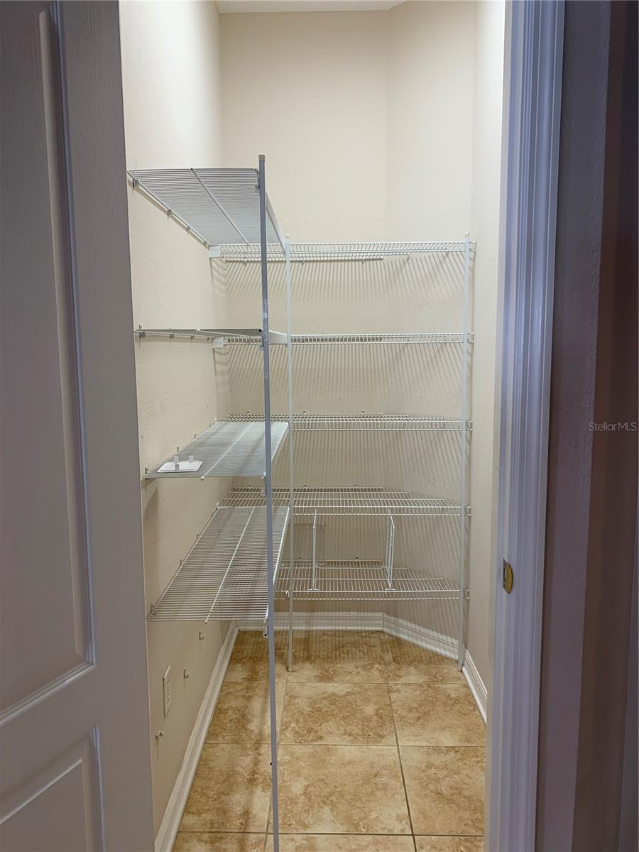 LAKES WINDERMERE PH 01 49 108 - Residential Lease