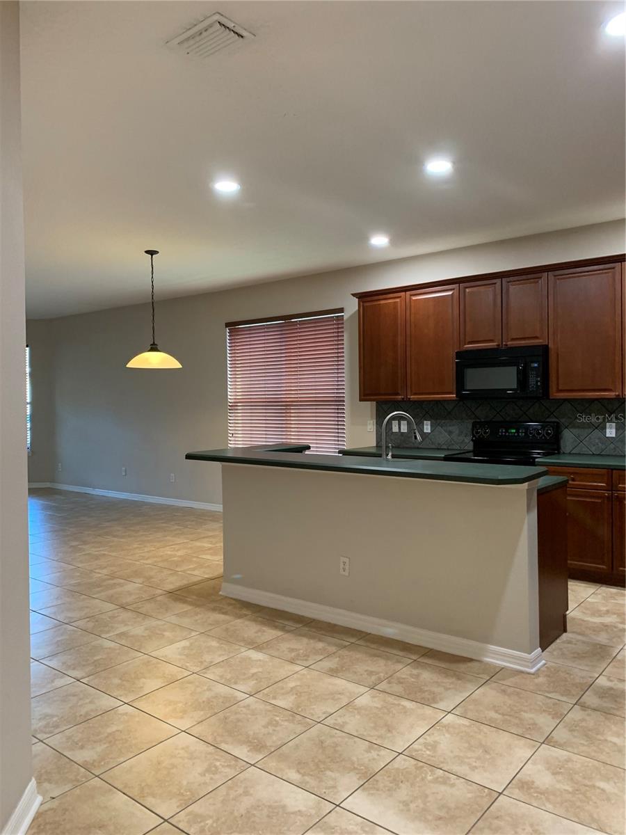 LAKES WINDERMERE PH 01 49 108 - Residential Lease