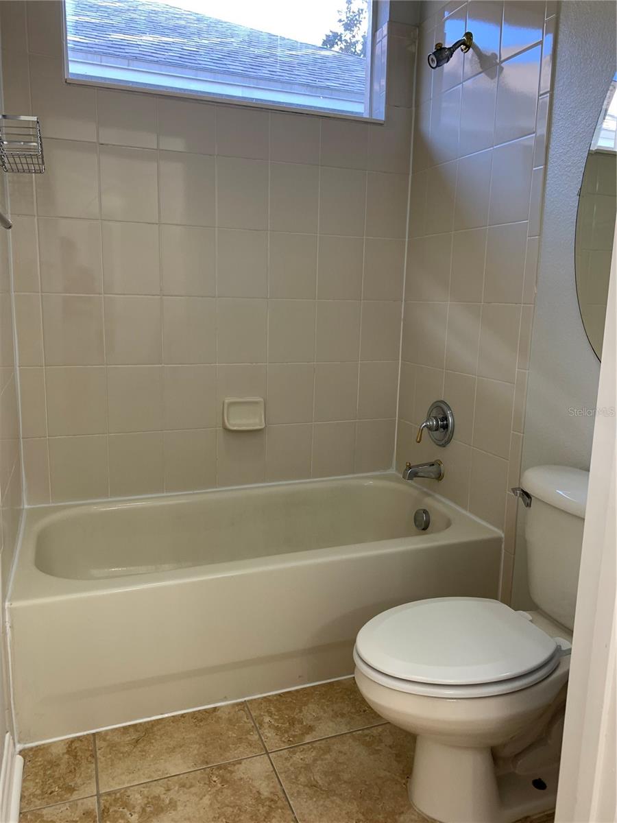 LAKES WINDERMERE PH 01 49 108 - Residential Lease