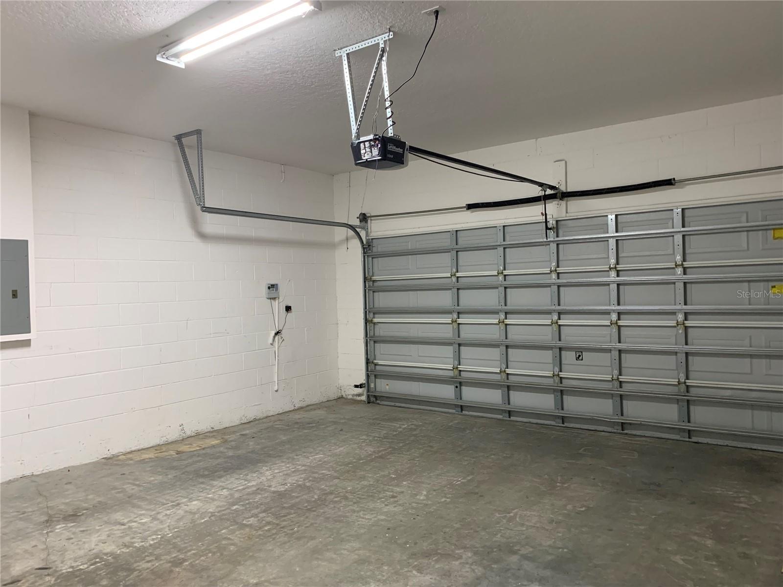 LAKES WINDERMERE PH 01 49 108 - Residential Lease