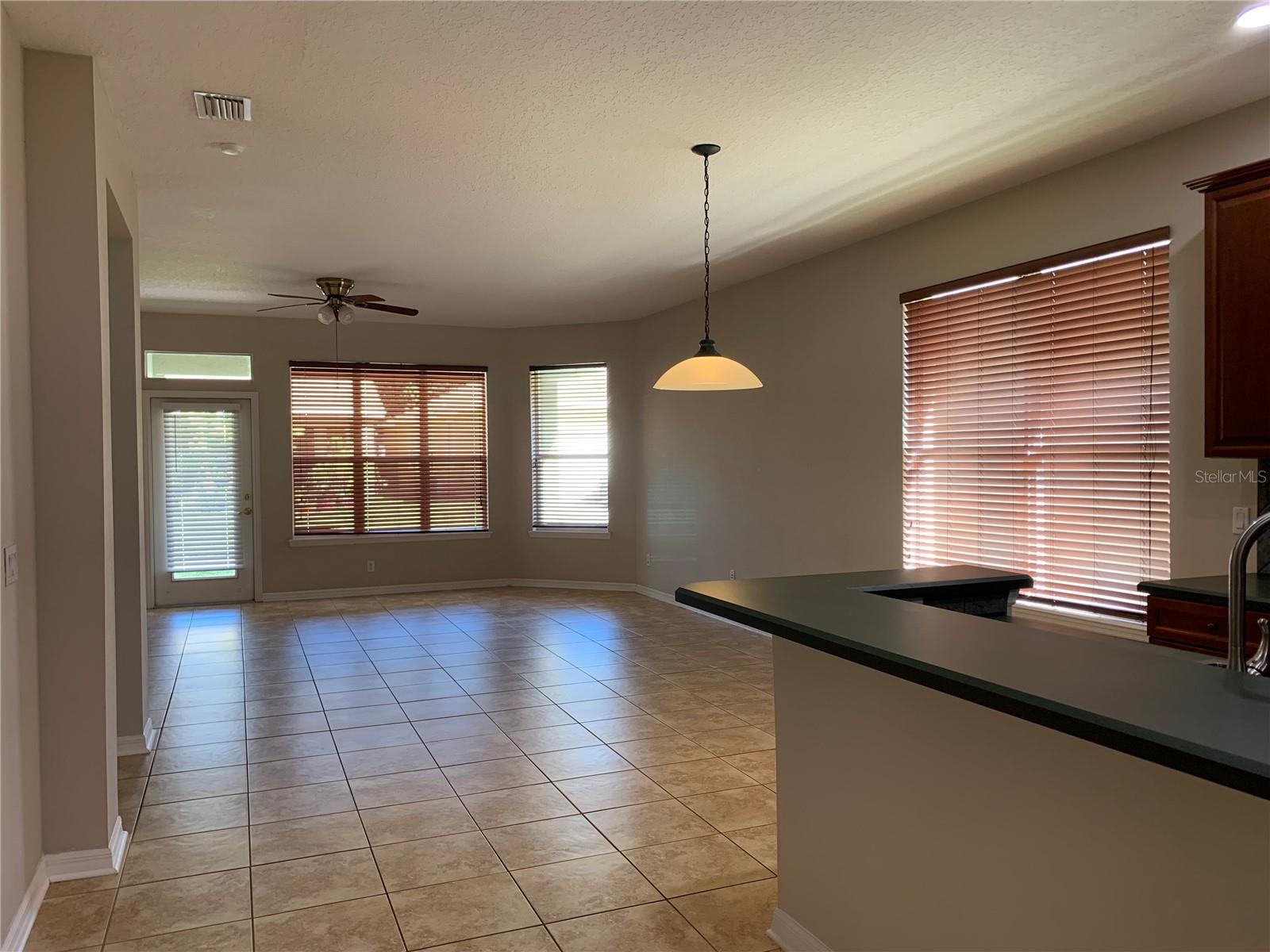 LAKES WINDERMERE PH 01 49 108 - Residential Lease