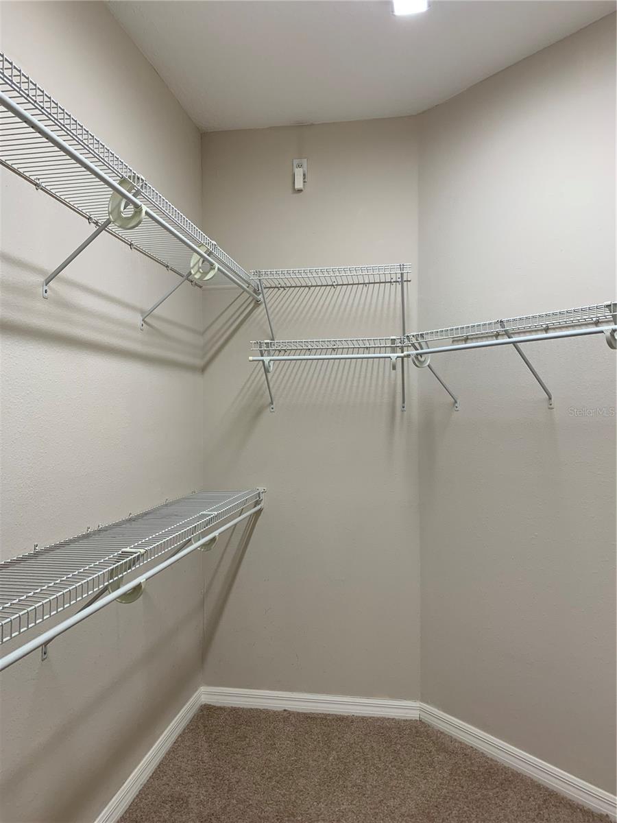 LAKES WINDERMERE PH 01 49 108 - Residential Lease