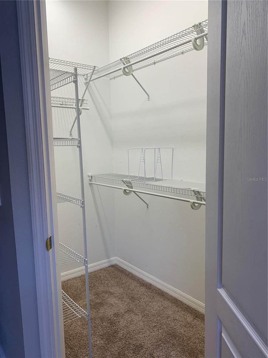 LAKES WINDERMERE PH 01 49 108 - Residential Lease