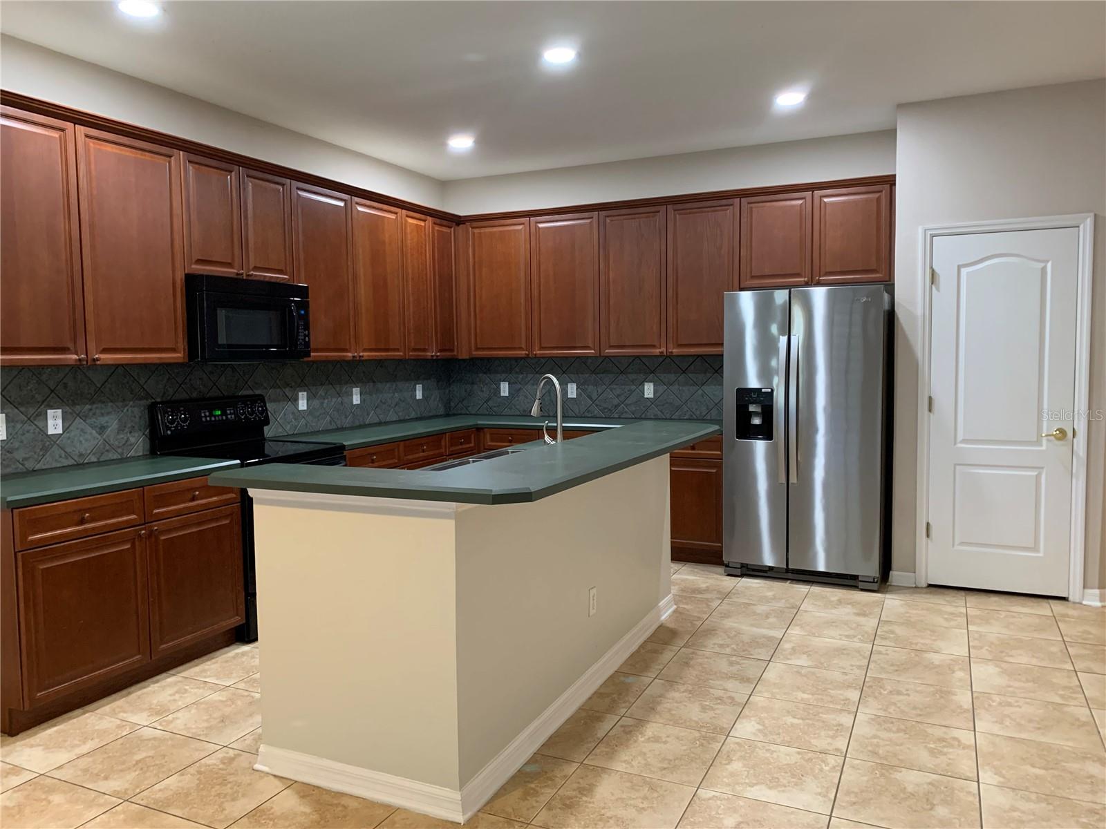 LAKES WINDERMERE PH 01 49 108 - Residential Lease