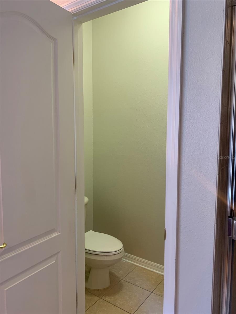 LAKES WINDERMERE PH 01 49 108 - Residential Lease