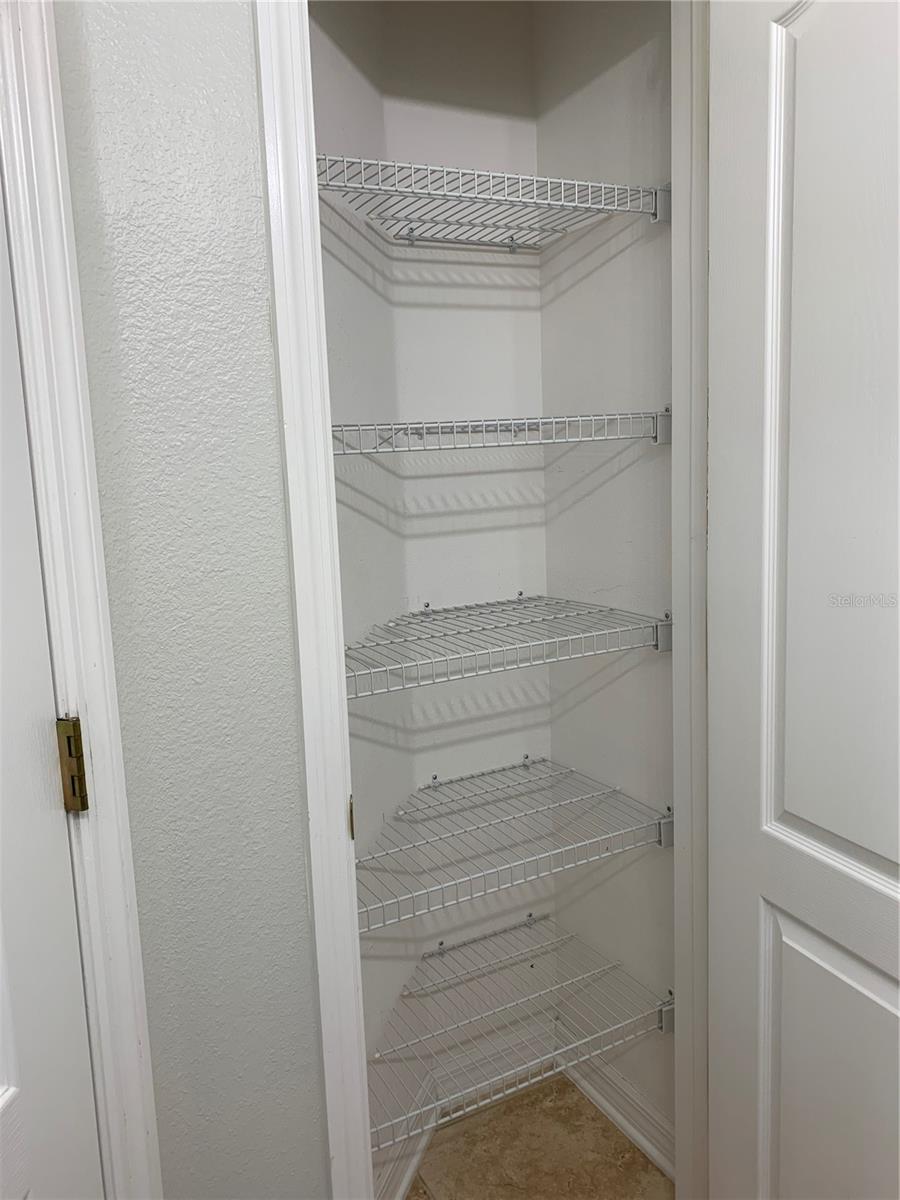 LAKES WINDERMERE PH 01 49 108 - Residential Lease