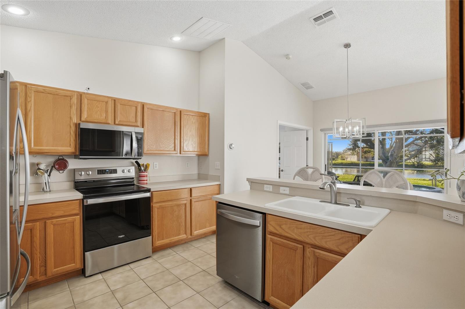 GLENN LAKES PHASE 3; LOT 2; BLOCK J; PB 30/182 - Residential