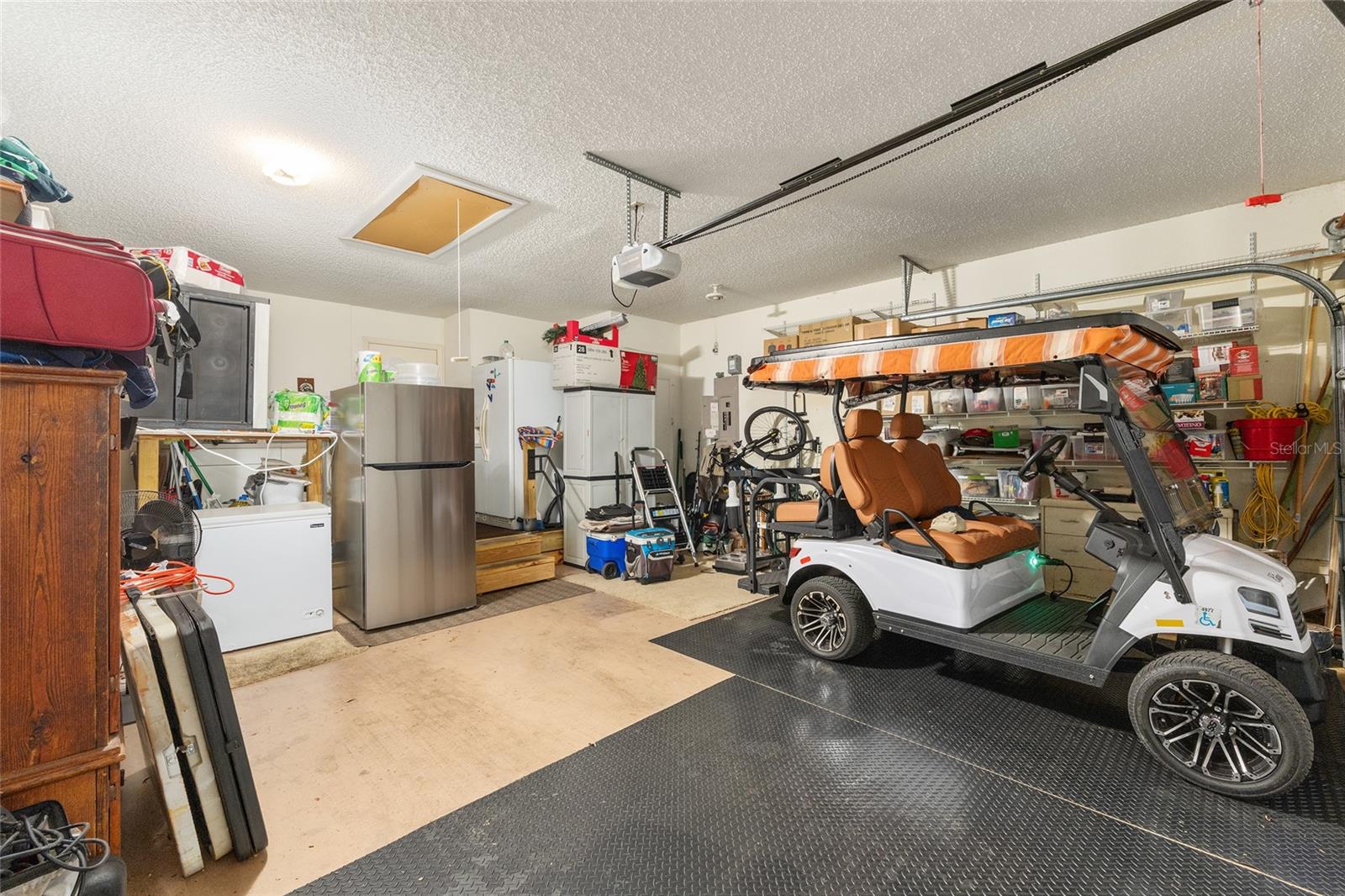 CIRCLE SQUARE WOODS - Residential